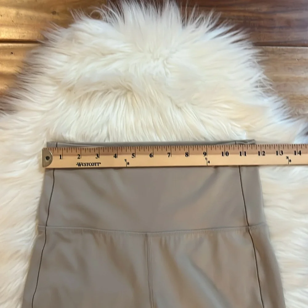 Left on Friday Super Moves Short 9” NWOT Sz Small - Picture 4 of 10